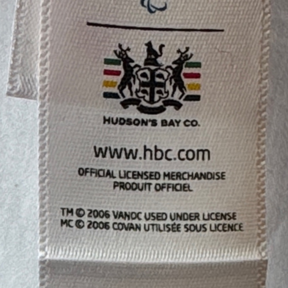 New Hudson’s Bay Canadian 2010 Vancouver Olympic Mittens - Picture 11 of 11